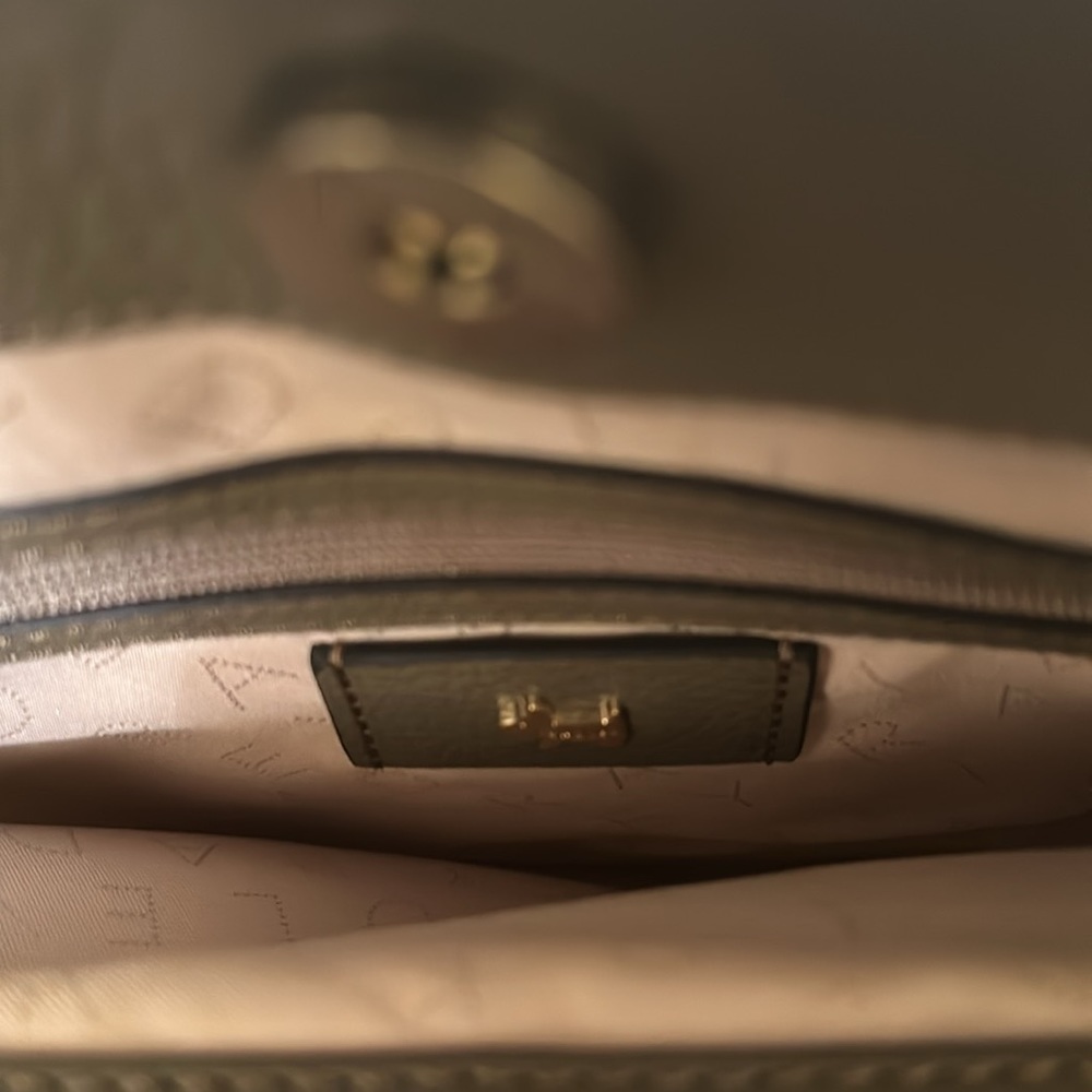 Handbag - Picture 6 of 9